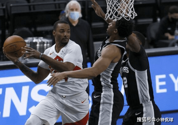  布伦森末节发威尼克斯逆转战胜步行者止连败  